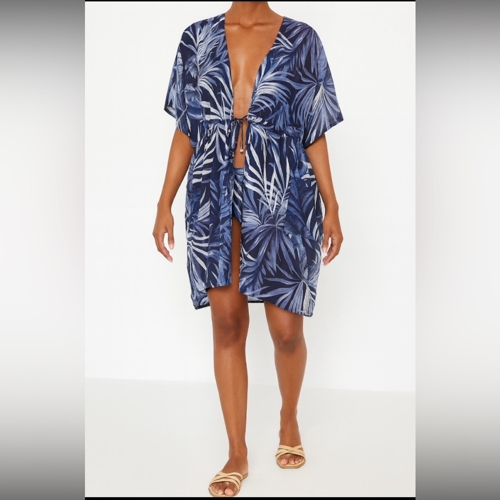 Women’s Navy and White Leaf Print swimsuit coverup small